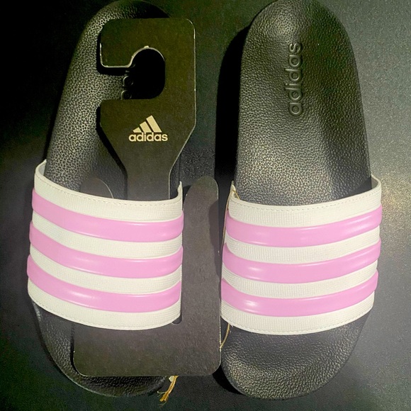 ADIDAS SLIDES ADILETTE 6Y/ 7 Womens NEW - Picture 1 of 5